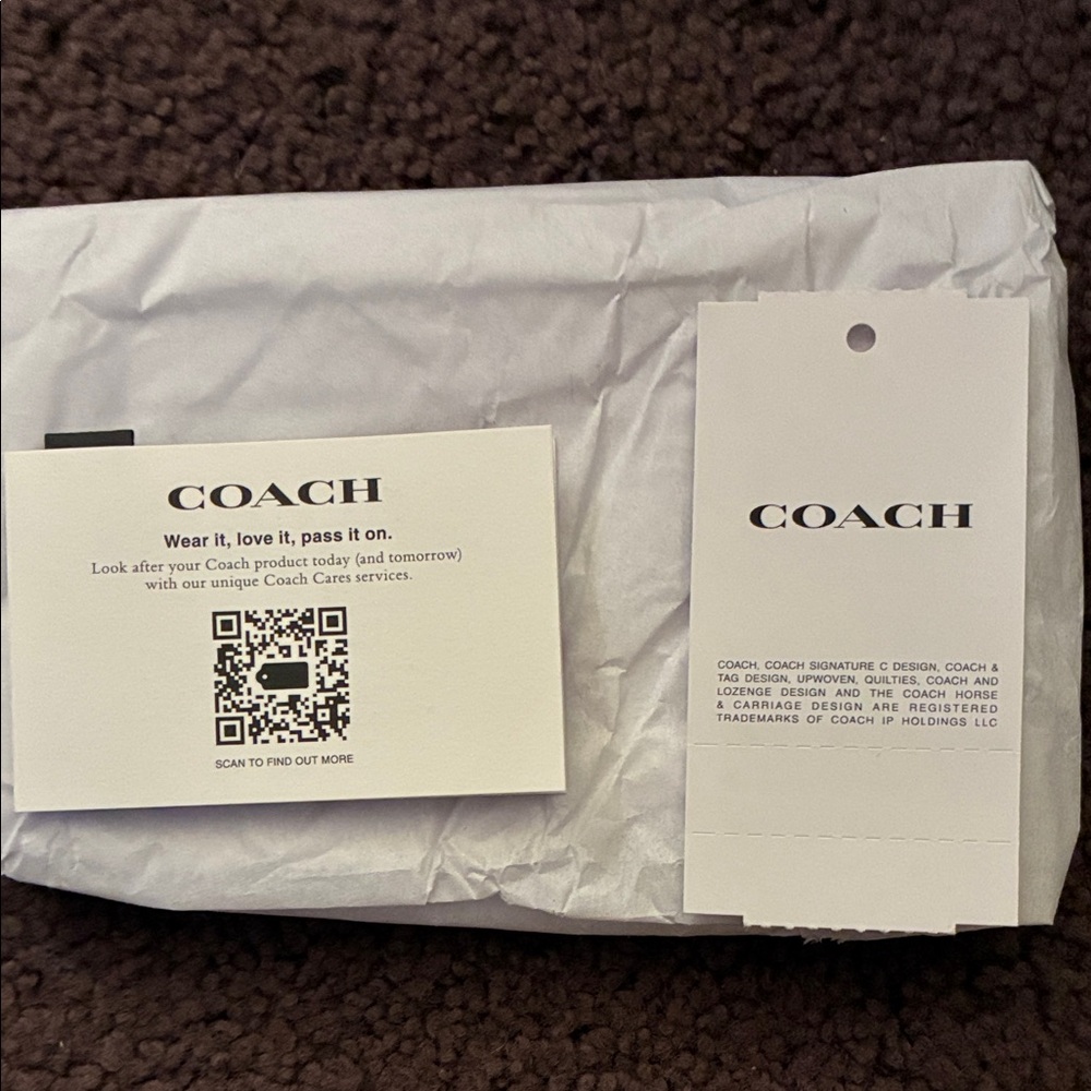 Coach Cream Leather Zip Wristlet with Snail Design - Picture 3 of 3